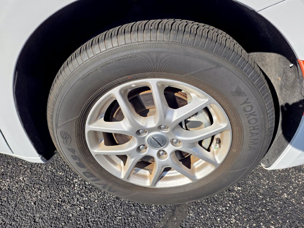 Used 2023 Chrysler Pacifica Touring-L FWD image 10