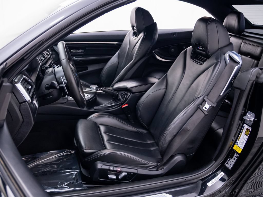 Used 2018 BMW M4 Convertible RWD image 18