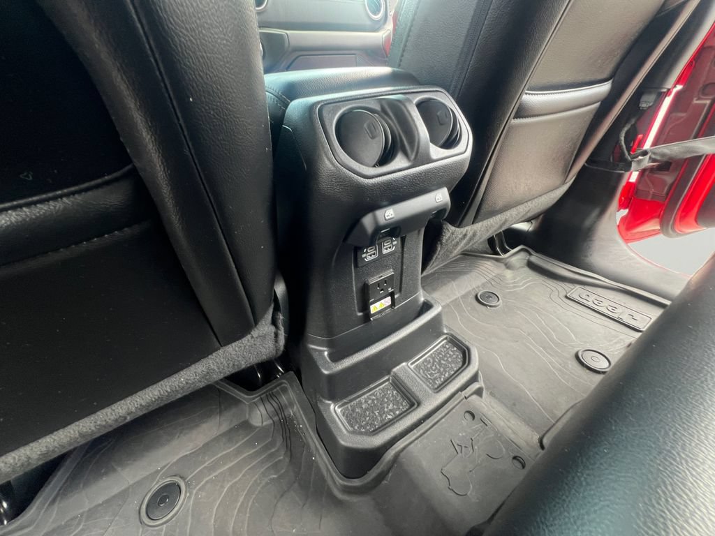 Used 2023 Jeep Wrangler Unlimited Sahara w/ Cold Weather Group AWD/4WD image 28