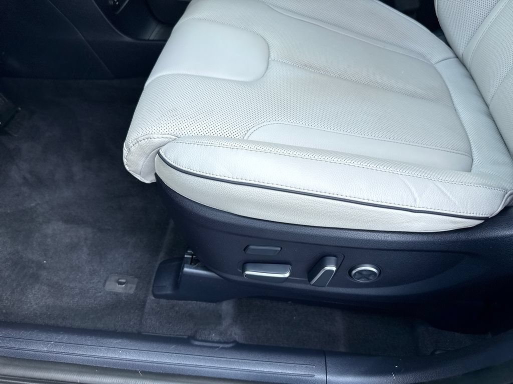 Used 2024 Hyundai Palisade Limited AWD/4WD image 12