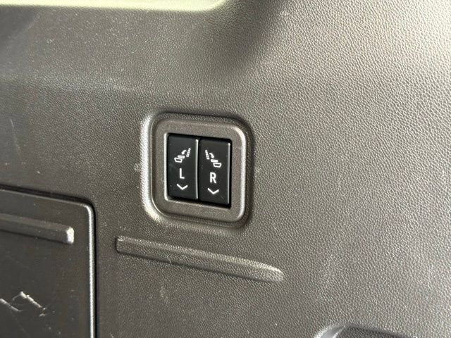 Used 2025 GMC Hummer EV 2X w/ LPO, Roof Cross Rail Package image 6