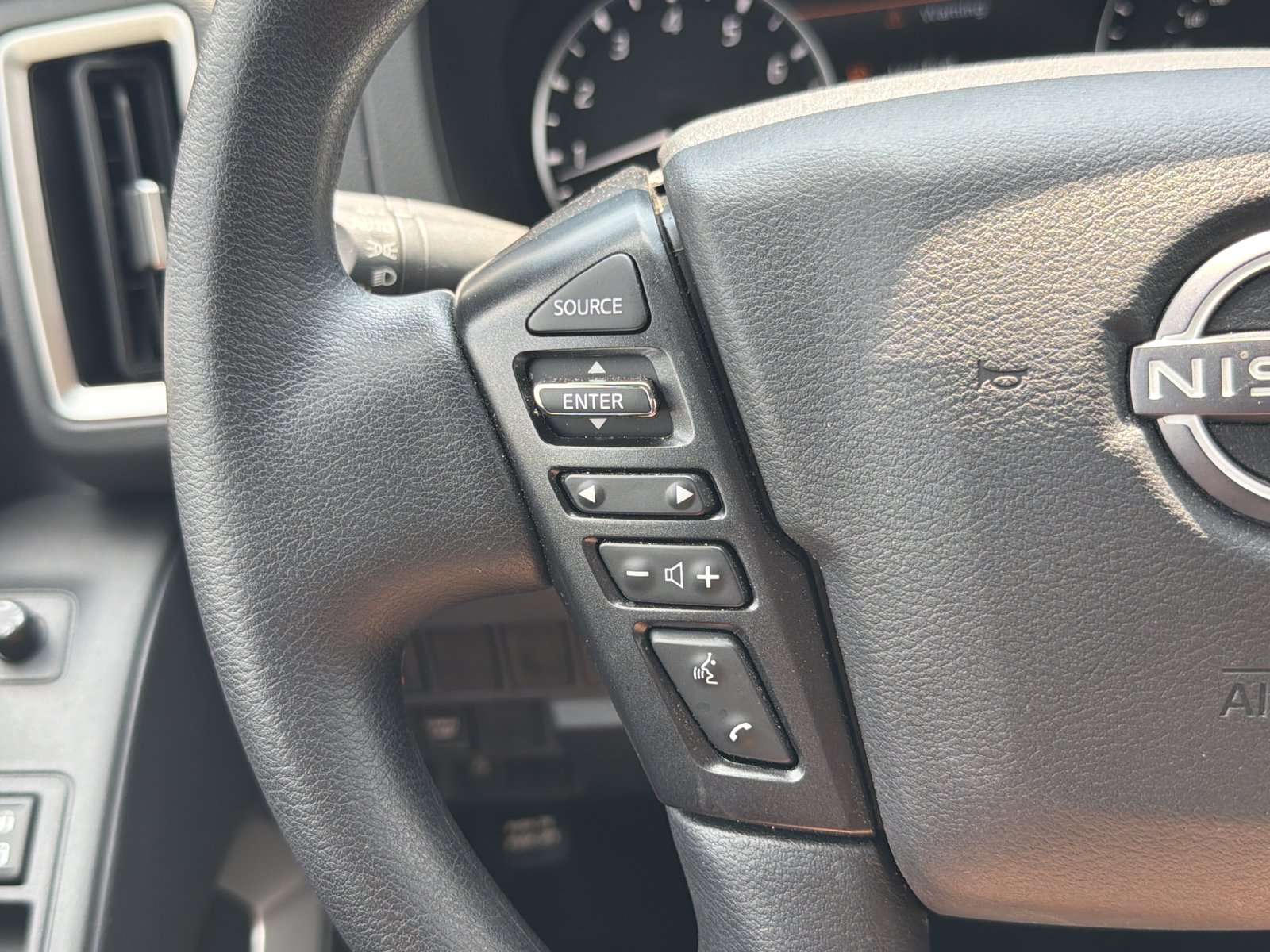 Used 2025 Nissan Frontier SV RWD image 19