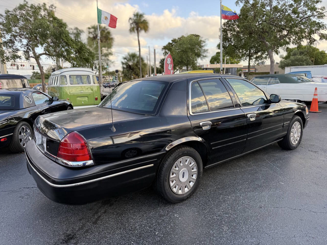 Used 2005 Ford Crown Victoria Police Interceptor RWD image 6
