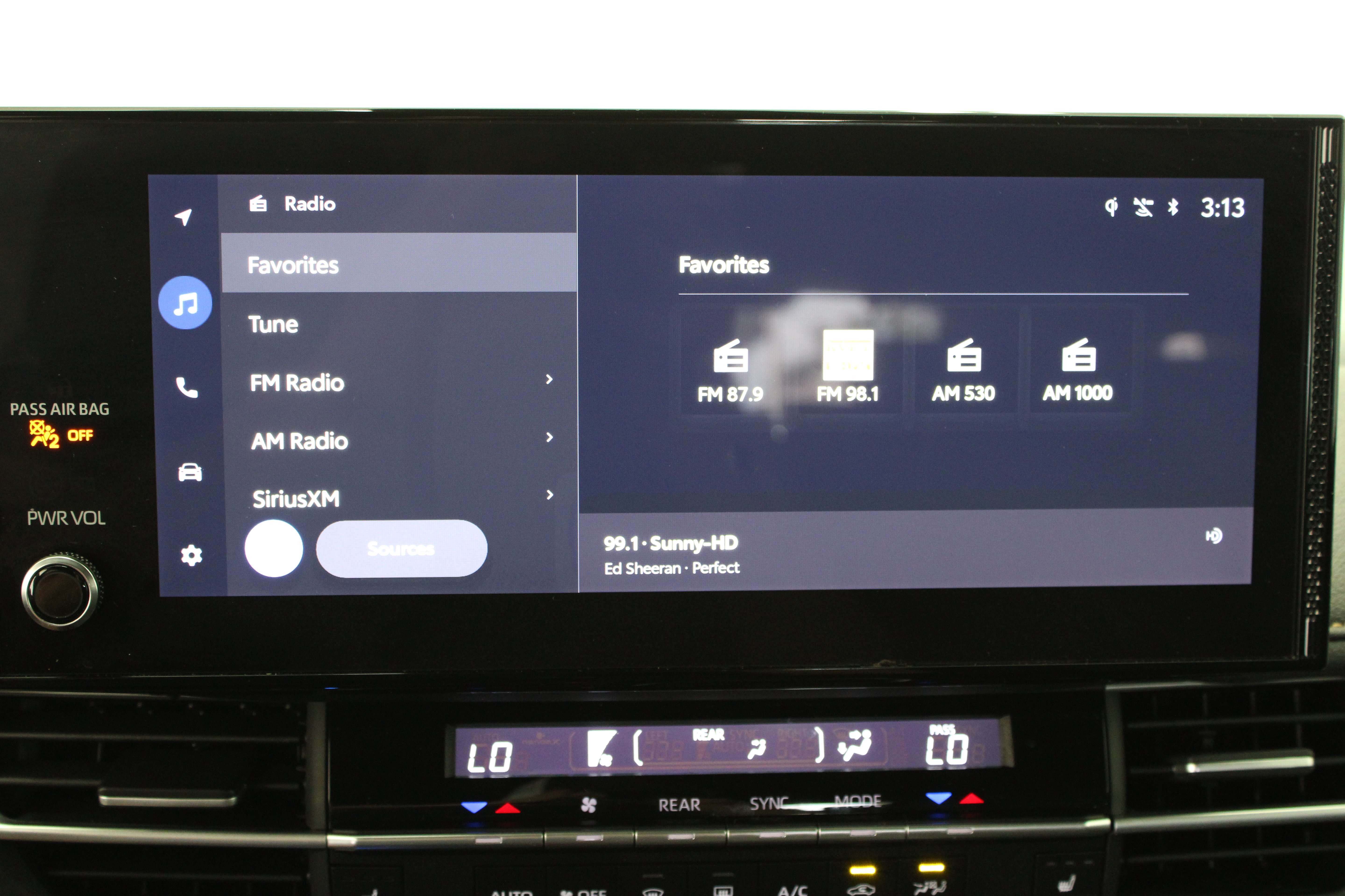 Certified 2025 Toyota Sienna XLE Woodland Edition AWD/4WD image 19