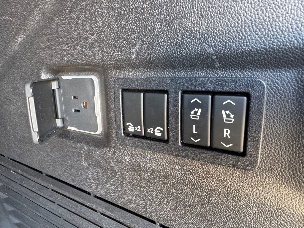 Used 2021 Chevrolet Tahoe Z71 w/ Z71 Off-Road Package image 12