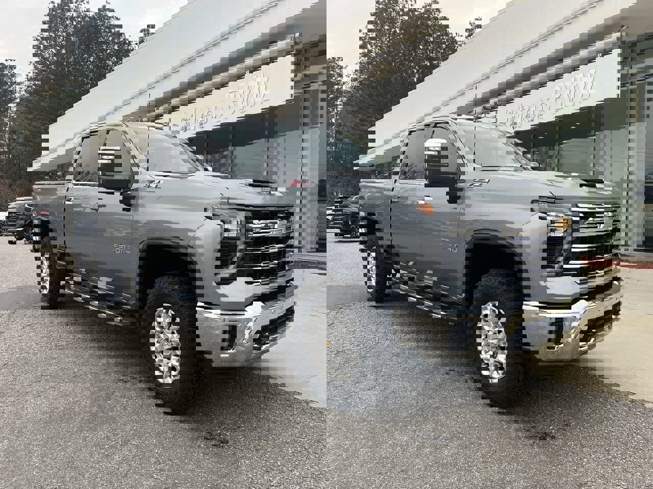 Used 2024 Chevrolet Silverado 2500 LTZ w/ LTZ Plus Package image 2