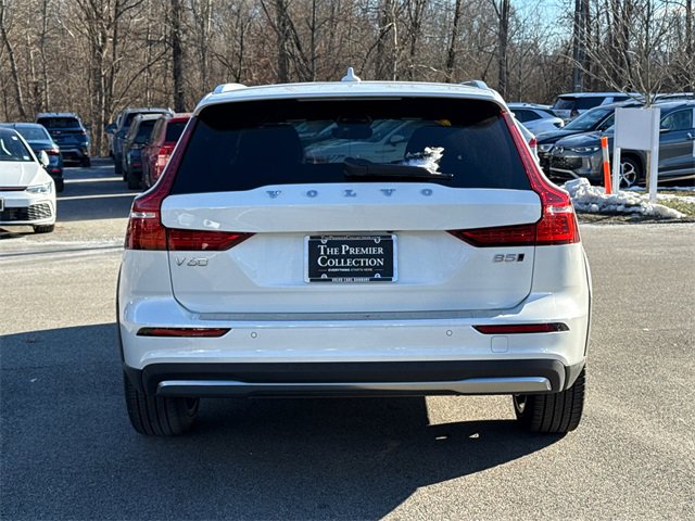 Used 2024 Volvo V60 B5 Cross Country Ultimate image 3