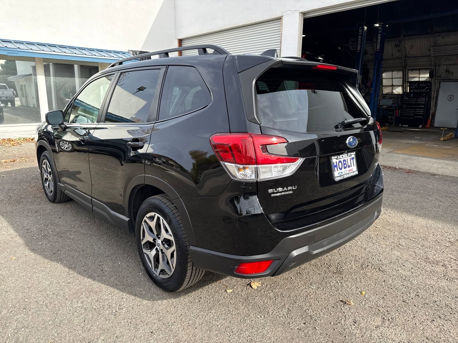 Used 2023 Subaru Forester Premium image 3