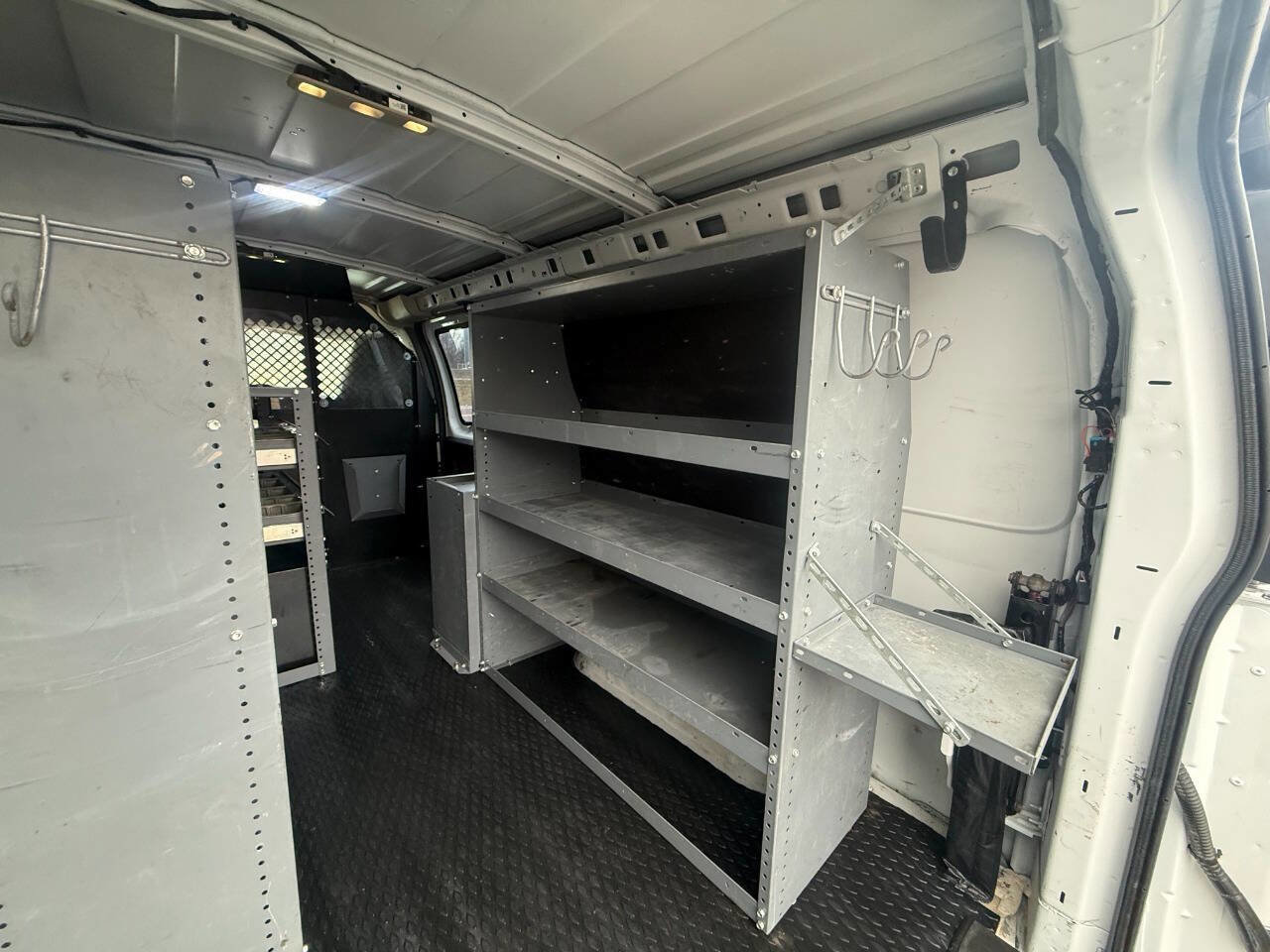 Used 2015 Chevrolet Express 2500 image 17