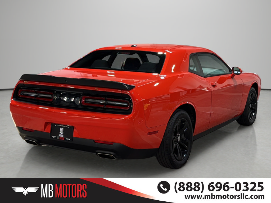 Used 2023 Dodge Challenger SXT RWD image 4