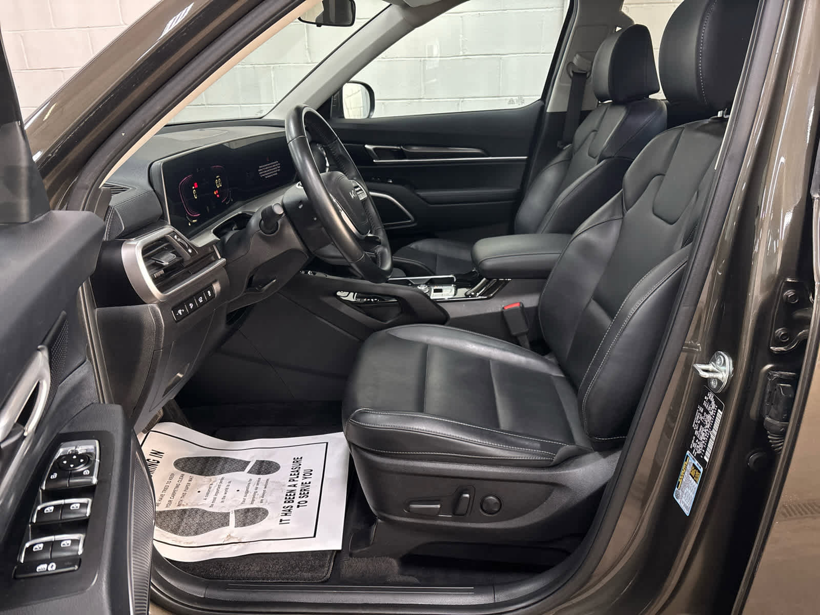 Used 2025 Kia Telluride S image 12