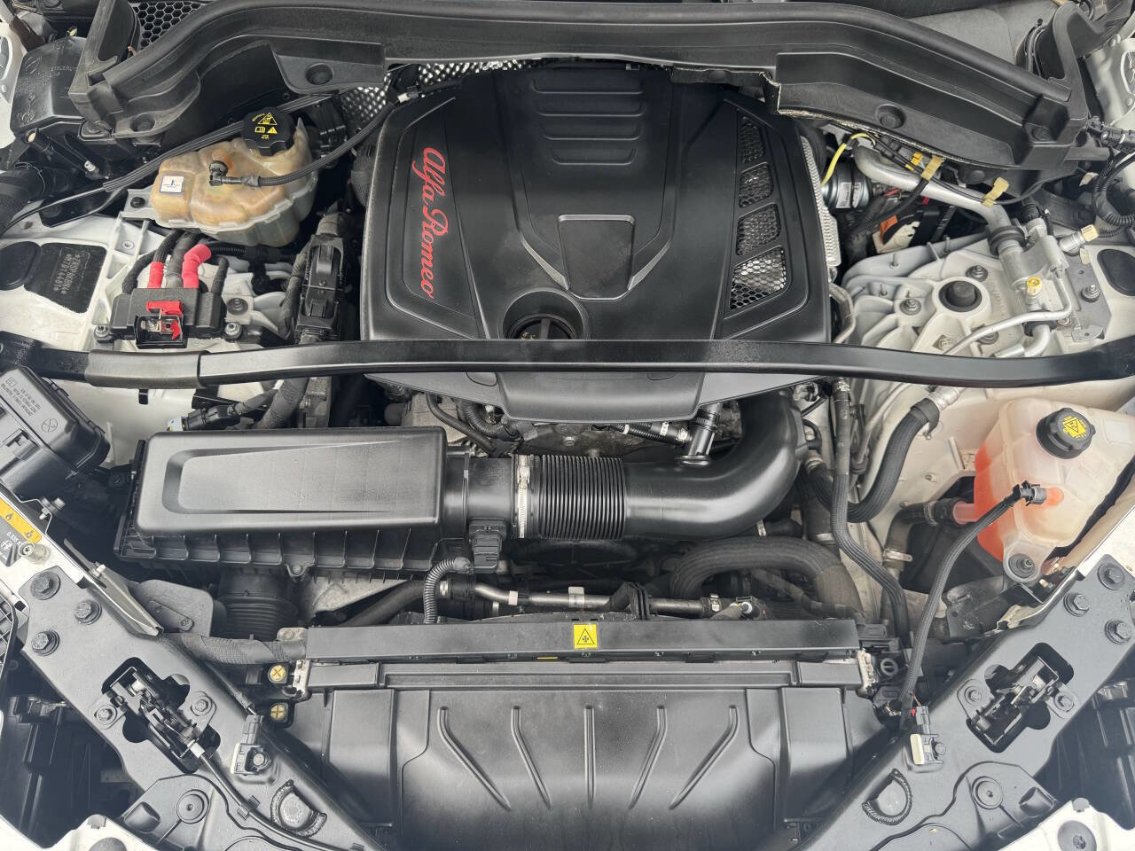 Used 2021 Alfa Romeo Stelvio Ti AWD/4WD image 2