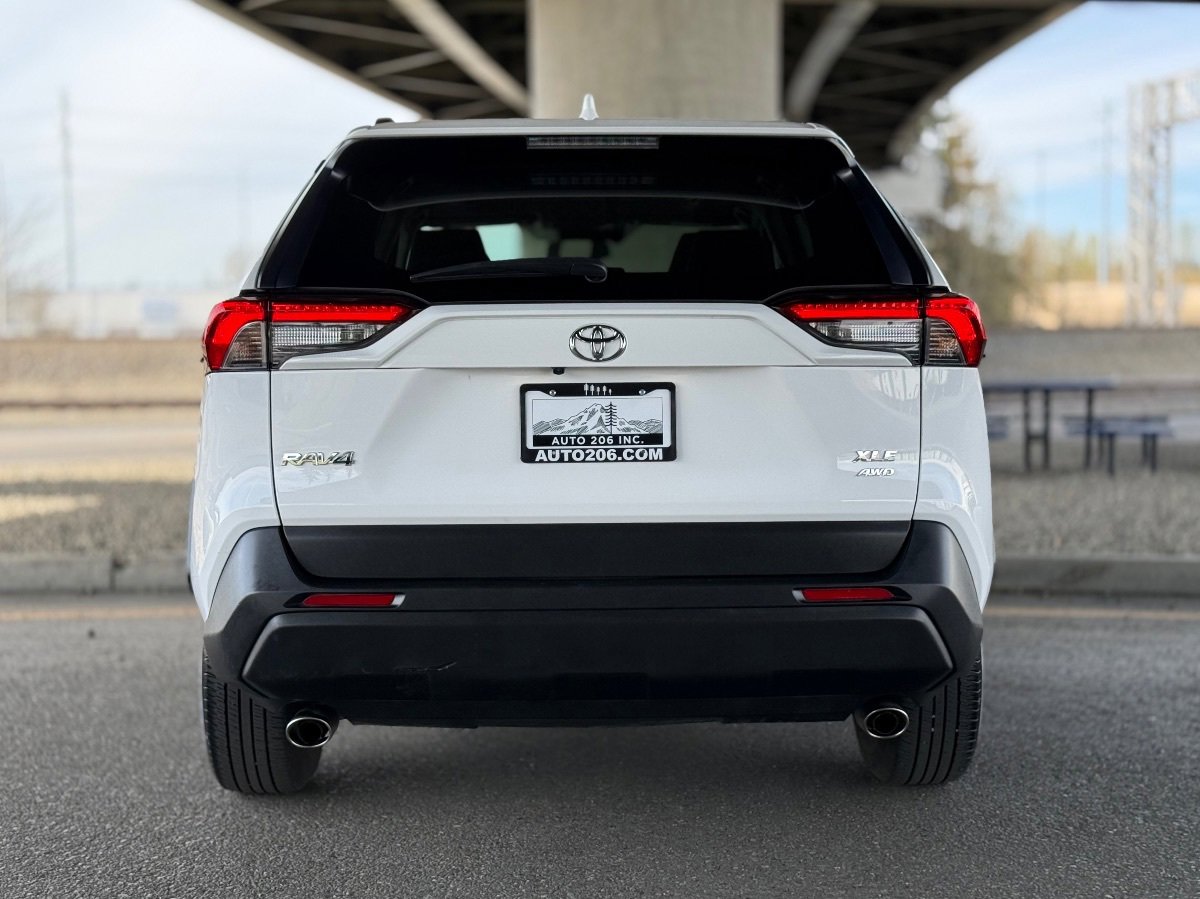 Used 2023 Toyota RAV4 XLE w/ Convenience Package AWD/4WD image 4
