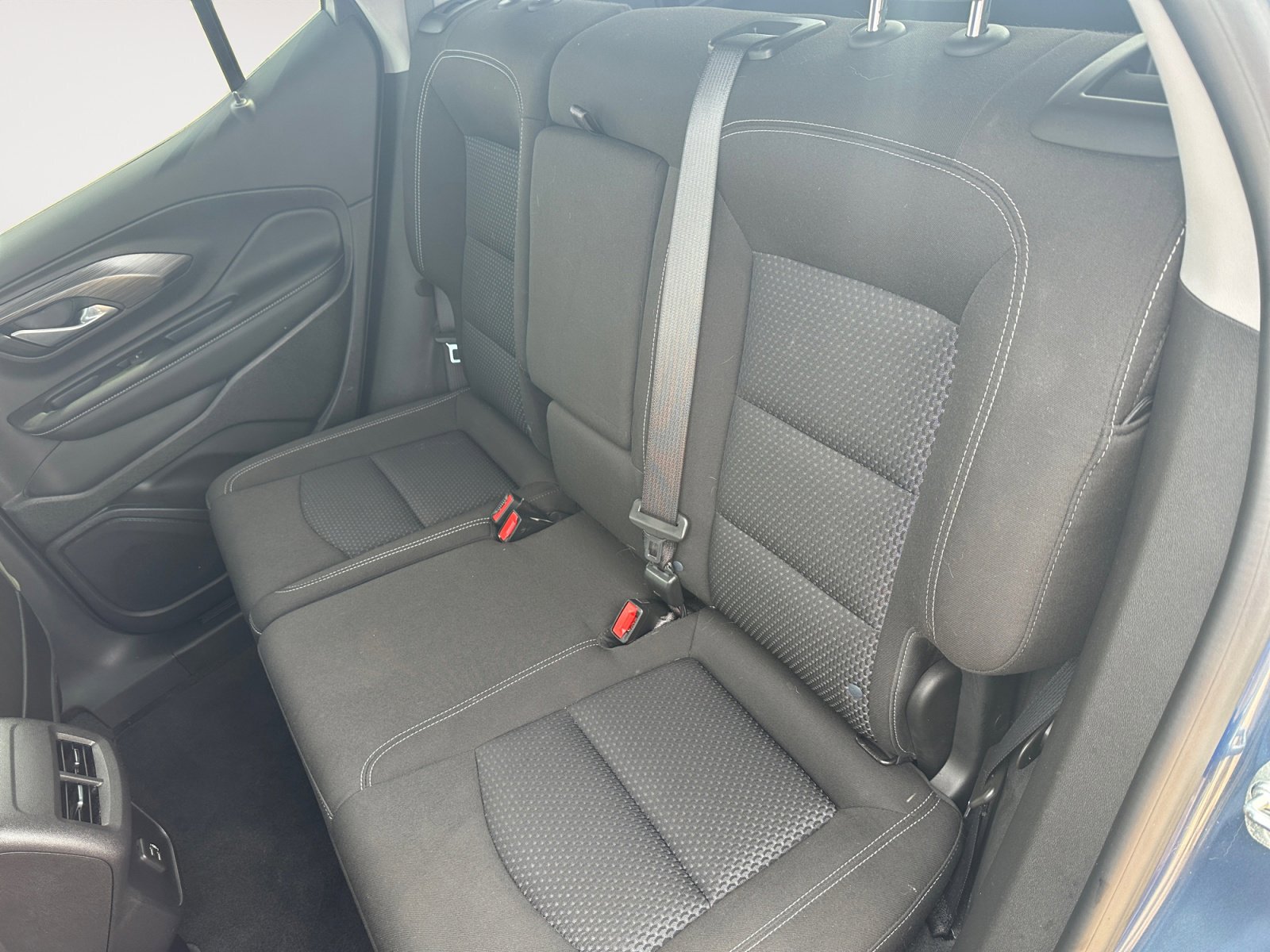 Used 2024 GMC Terrain SLE image 13