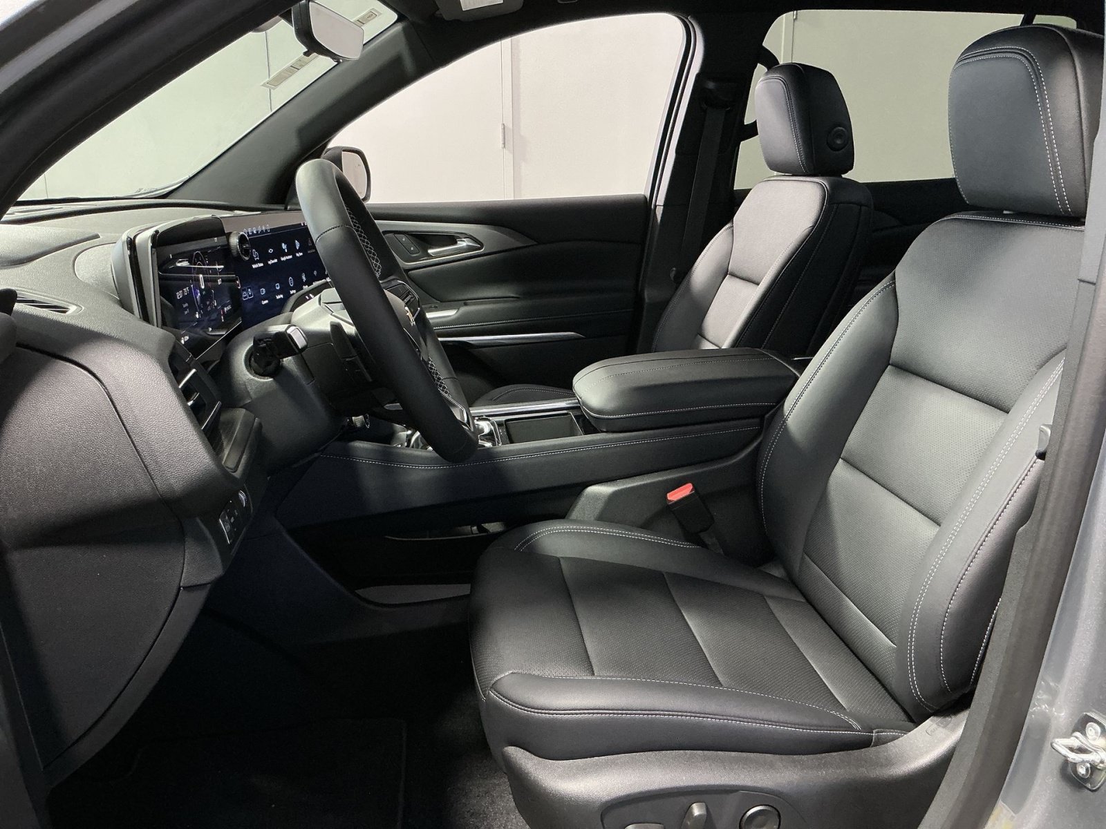 New 2026 Chevrolet Traverse LT w/ Driver Confidence Package FWD image 14