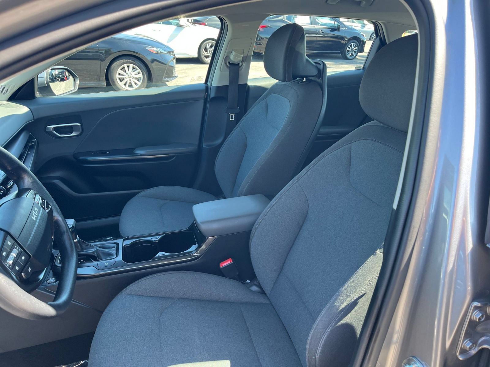 Used 2025 Kia K4 FWD image 28