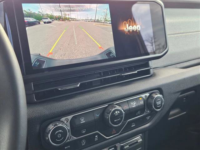 Used 2024 Jeep Gladiator Sport image 13