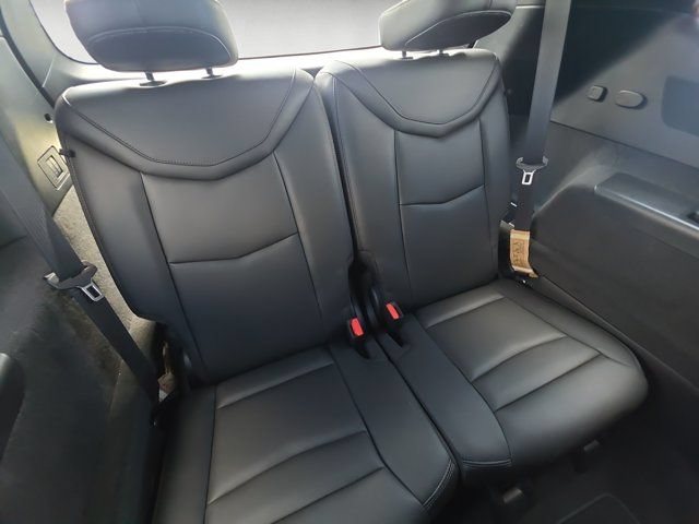 Certified 2025 Cadillac XT6 Luxury FWD image 18