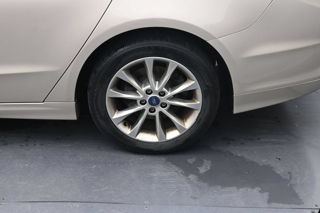 Used 2017 Ford Fusion SE FWD image 12