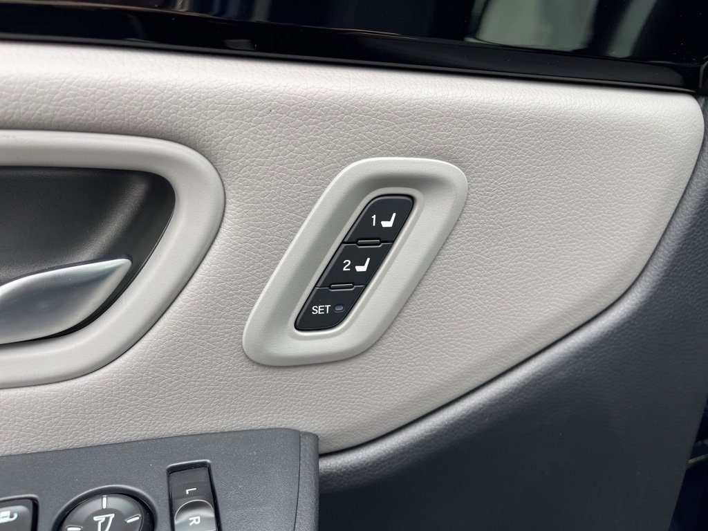 New 2025 Honda Pilot Touring image 16