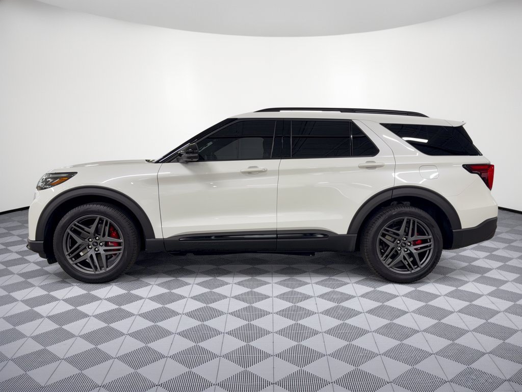 Used 2025 Ford Explorer ST AWD/4WD image 2