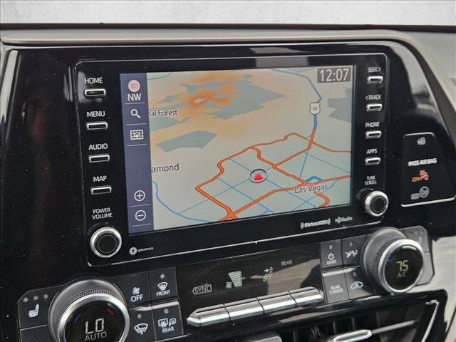 Used 2020 Toyota Highlander XLE AWD/4WD image 13