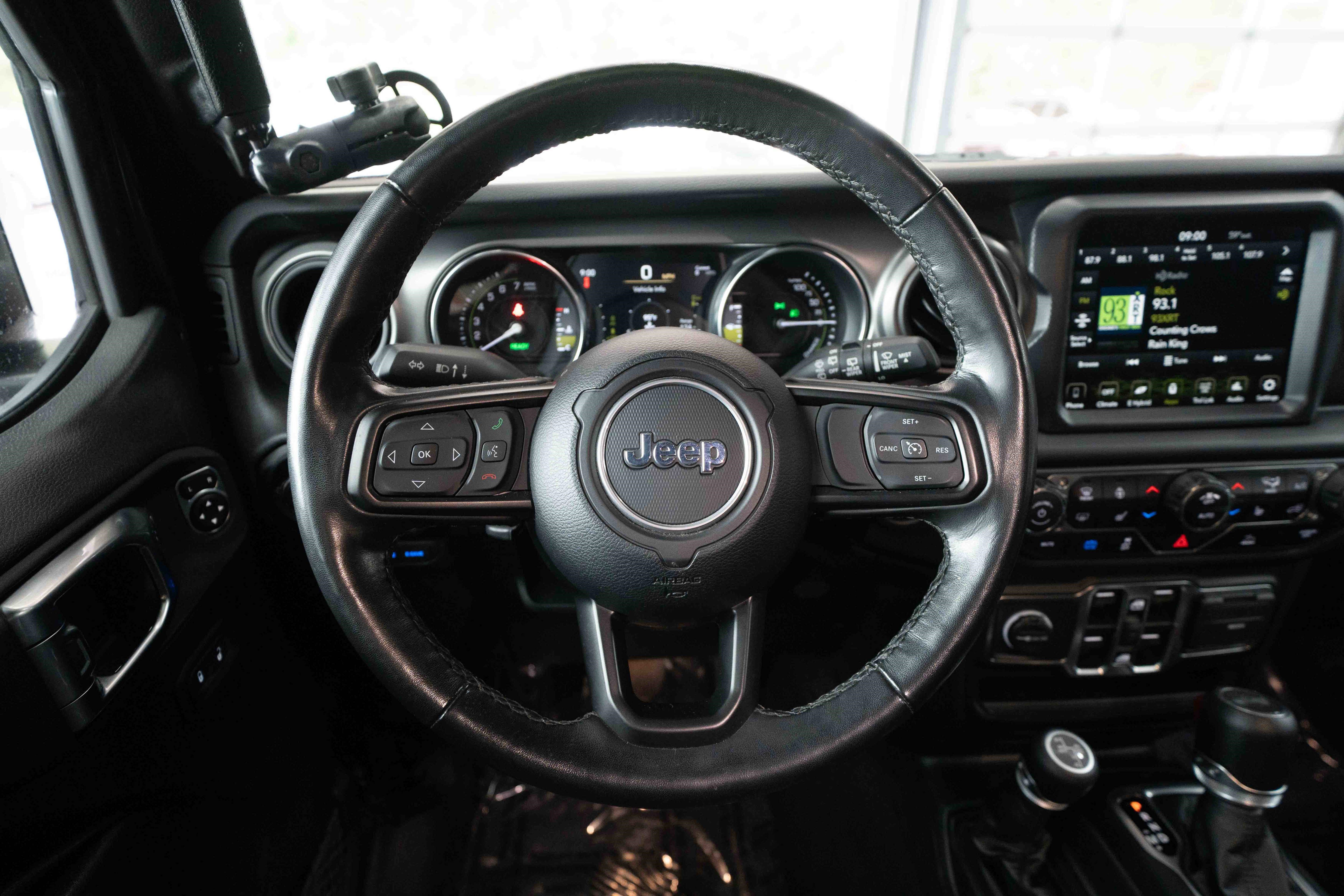 Used 2023 Jeep Wrangler Unlimited w/ Sun & Screen Package AWD/4WD image 21