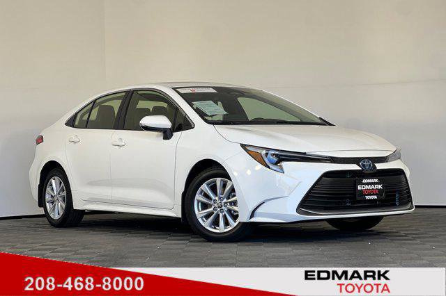 Certified 2025 Toyota Corolla XLE image 1