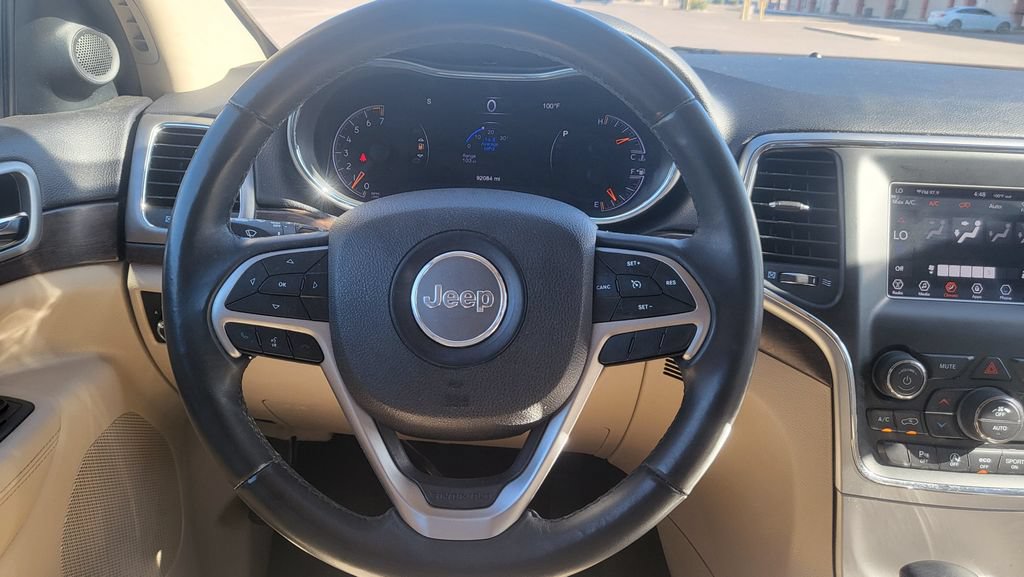 Used 2018 Jeep Grand Cherokee Laredo AWD/4WD image 29