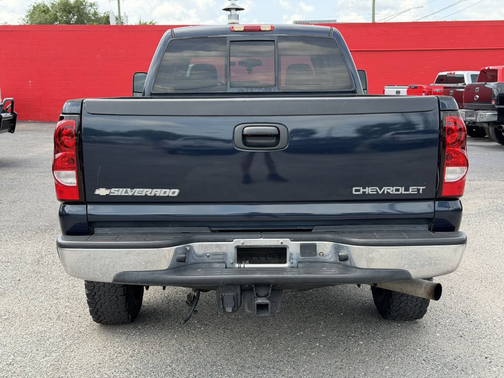 Used 2005 Chevrolet Silverado 2500 LT w/ Heavy-Duty Power Package AWD/4WD image 5