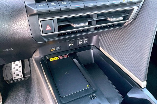 Used 2025 Toyota Camry SE image 29