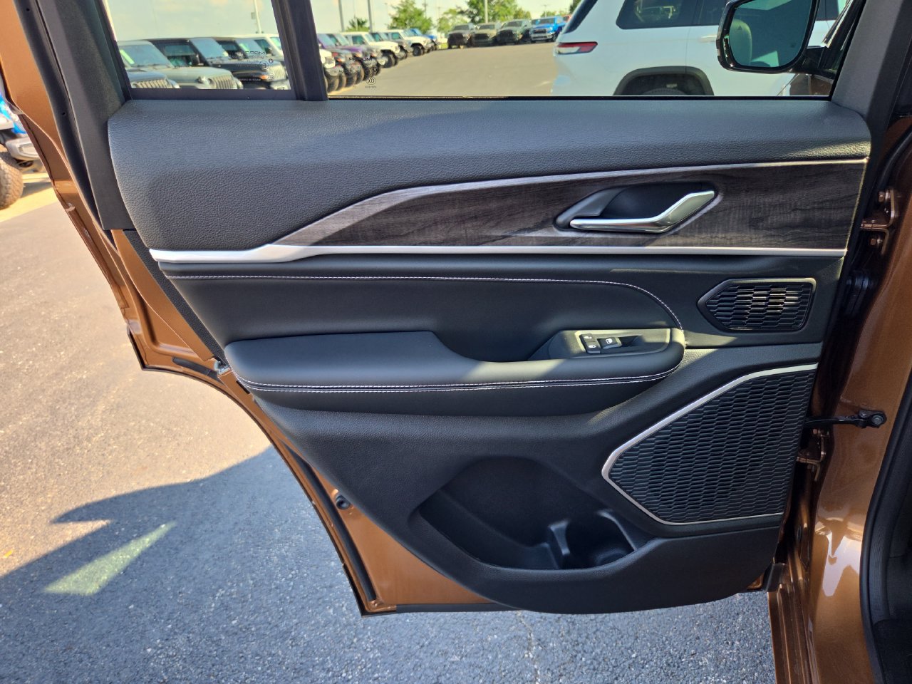 New 2027 Jeep Grand Cherokee Limited AWD/4WD image 19