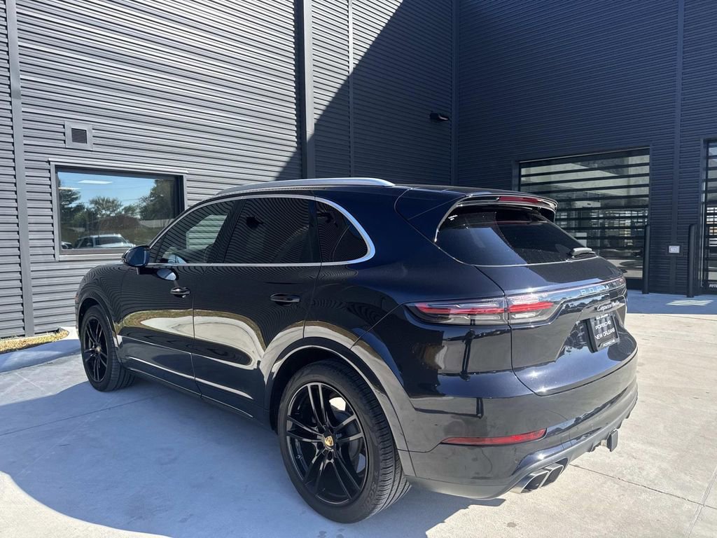 Used 2021 Porsche Cayenne Turbo image 3