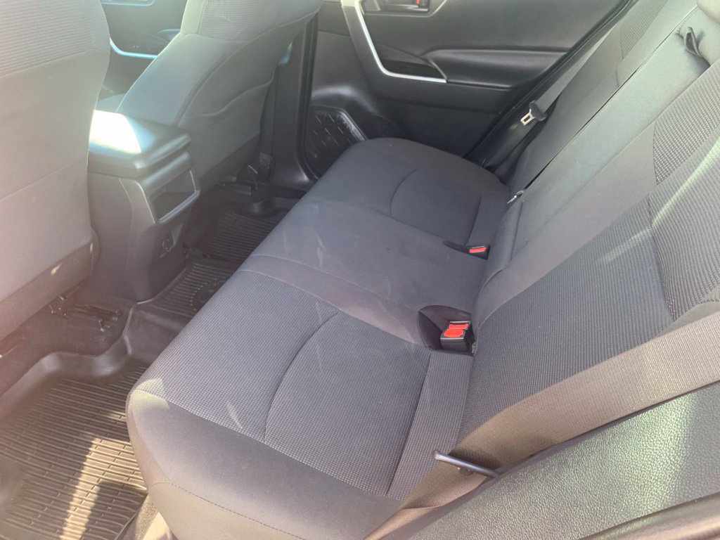Used 2021 Toyota RAV4 LE AWD/4WD image 16