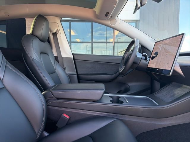 Used 2021 Tesla Model Y Long Range image 12