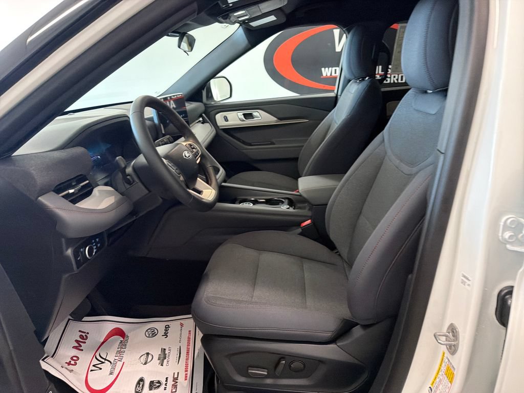 New 2027 Ford Explorer Active RWD image 8