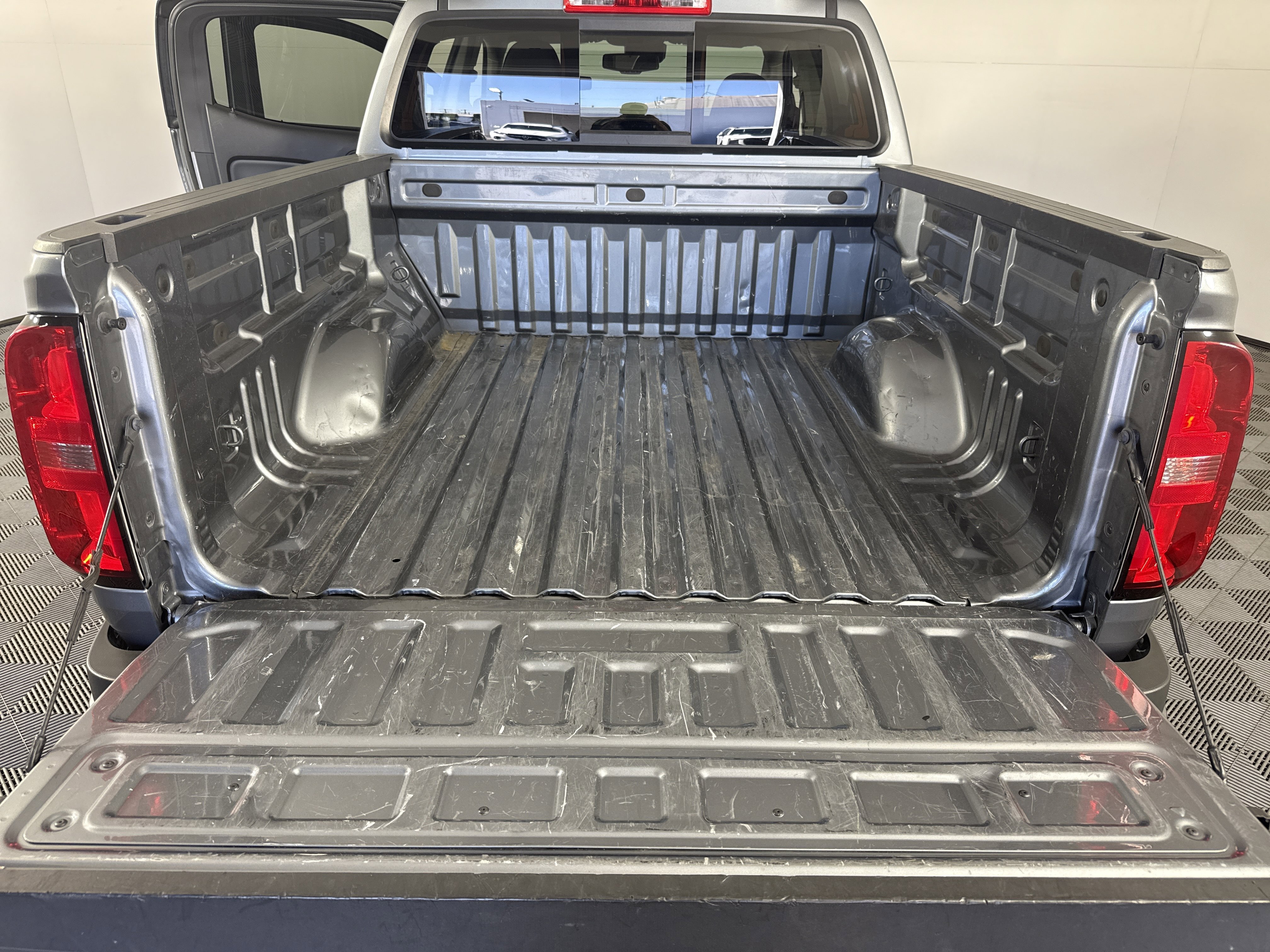 Used 2022 Chevrolet Colorado Z71 w/ Safety Package image 19