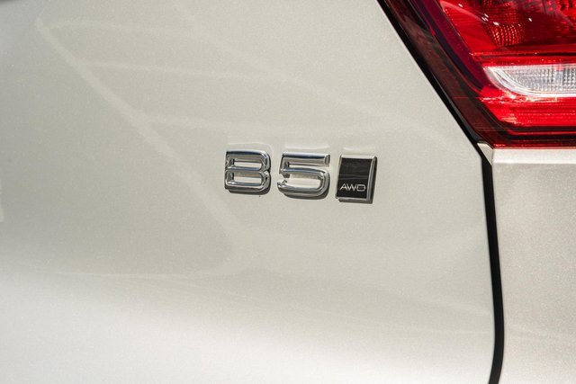 Certified 2025 Volvo XC40 B5 Plus image 7