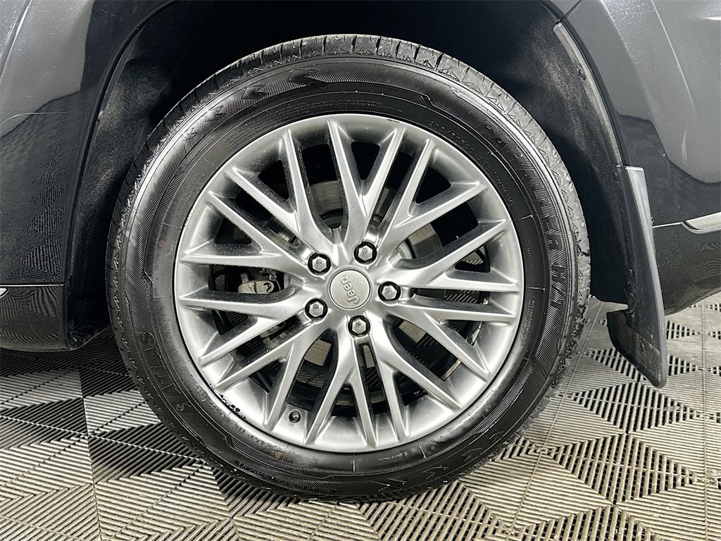 Used 2018 Jeep Grand Cherokee Summit w/ Platinum Series Group image 35