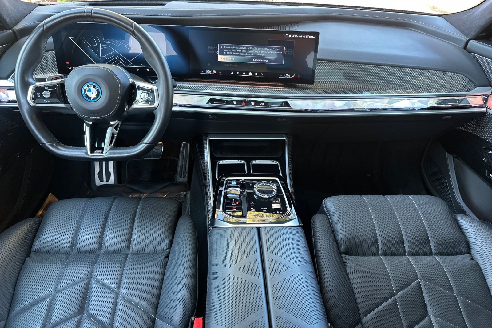 Used 2023 BMW i7 xDrive60 AWD/4WD image 17