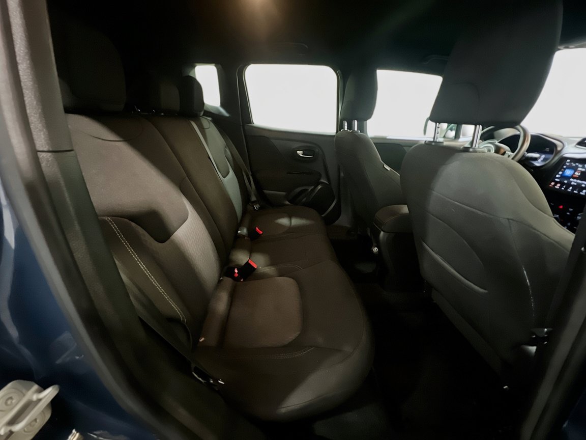Used 2021 Jeep Renegade Latitude FWD image 19