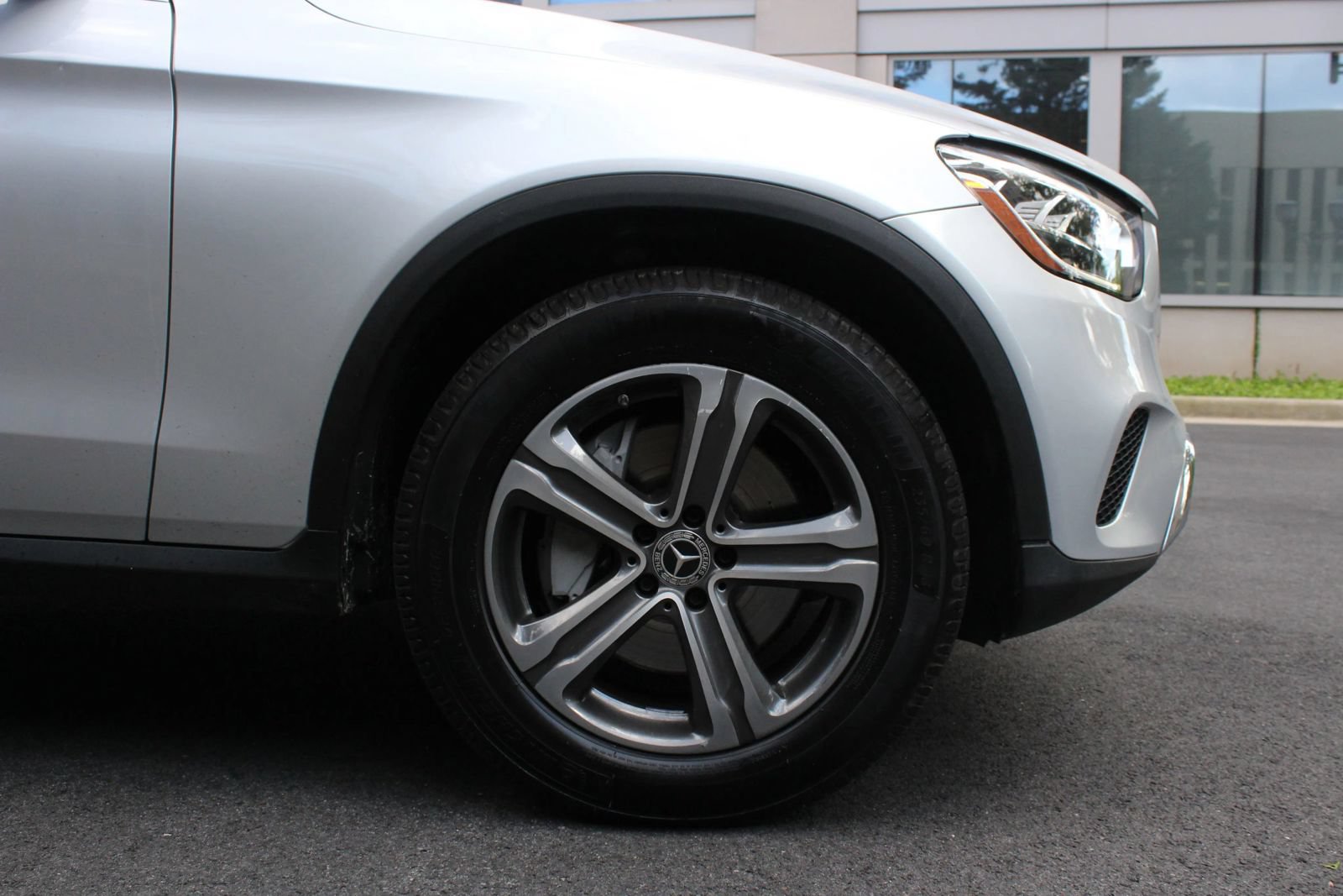 Used 2020 Mercedes-Benz GLC 300 4MATIC w/ Multimedia Package image 4
