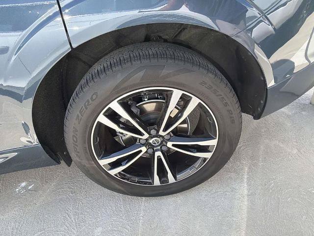 Used 2020 Volvo XC60 T5 Momentum w/ Protection Package Premier AWD/4WD image 22