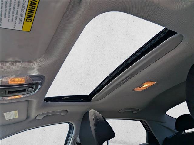 Used 2025 Hyundai Elantra SEL FWD image 15