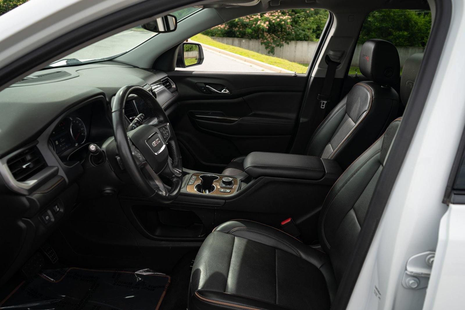 Used 2022 GMC Acadia AT4 w/ Preferred Package AWD/4WD image 14
