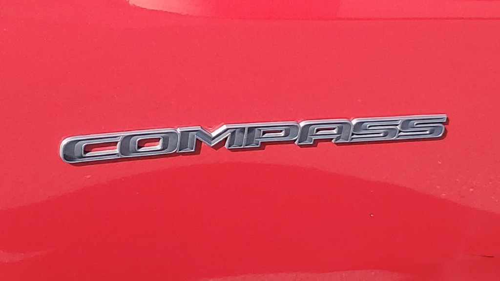 Used 2026 Jeep Compass Latitude AWD/4WD image 8