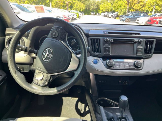 Used 2018 Toyota RAV4 LE AWD/4WD image 9
