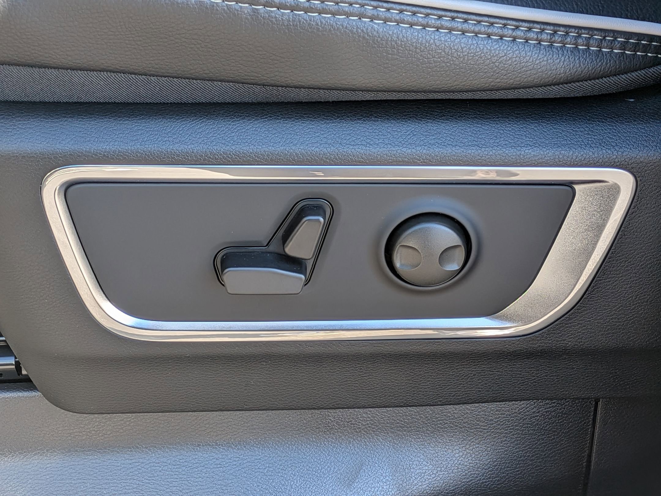 New 2026 RAM 1500 Laramie w/ Night Edition image 27