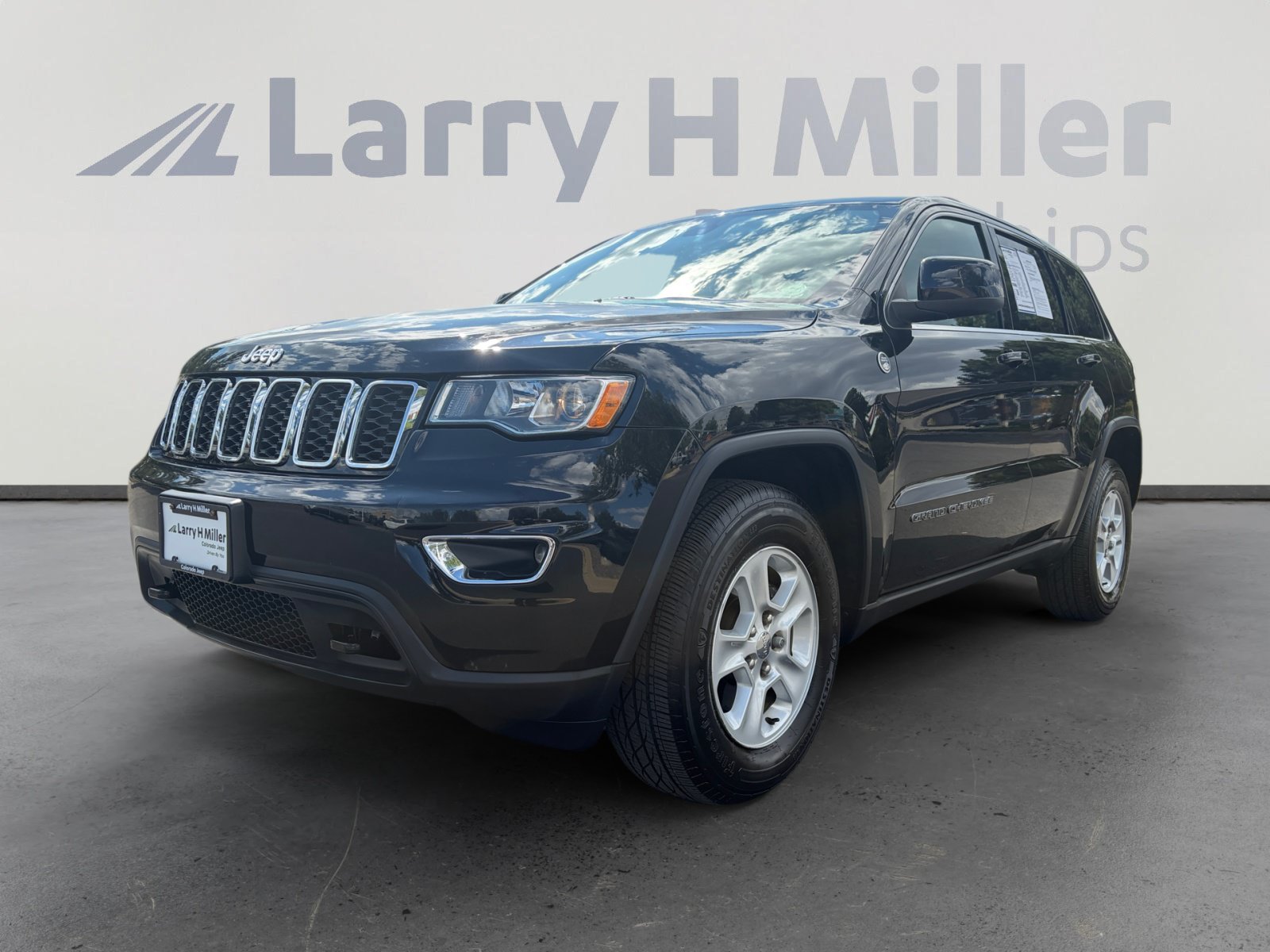 Used 2017 Jeep Grand Cherokee Laredo w/ Quick Order Package 23E