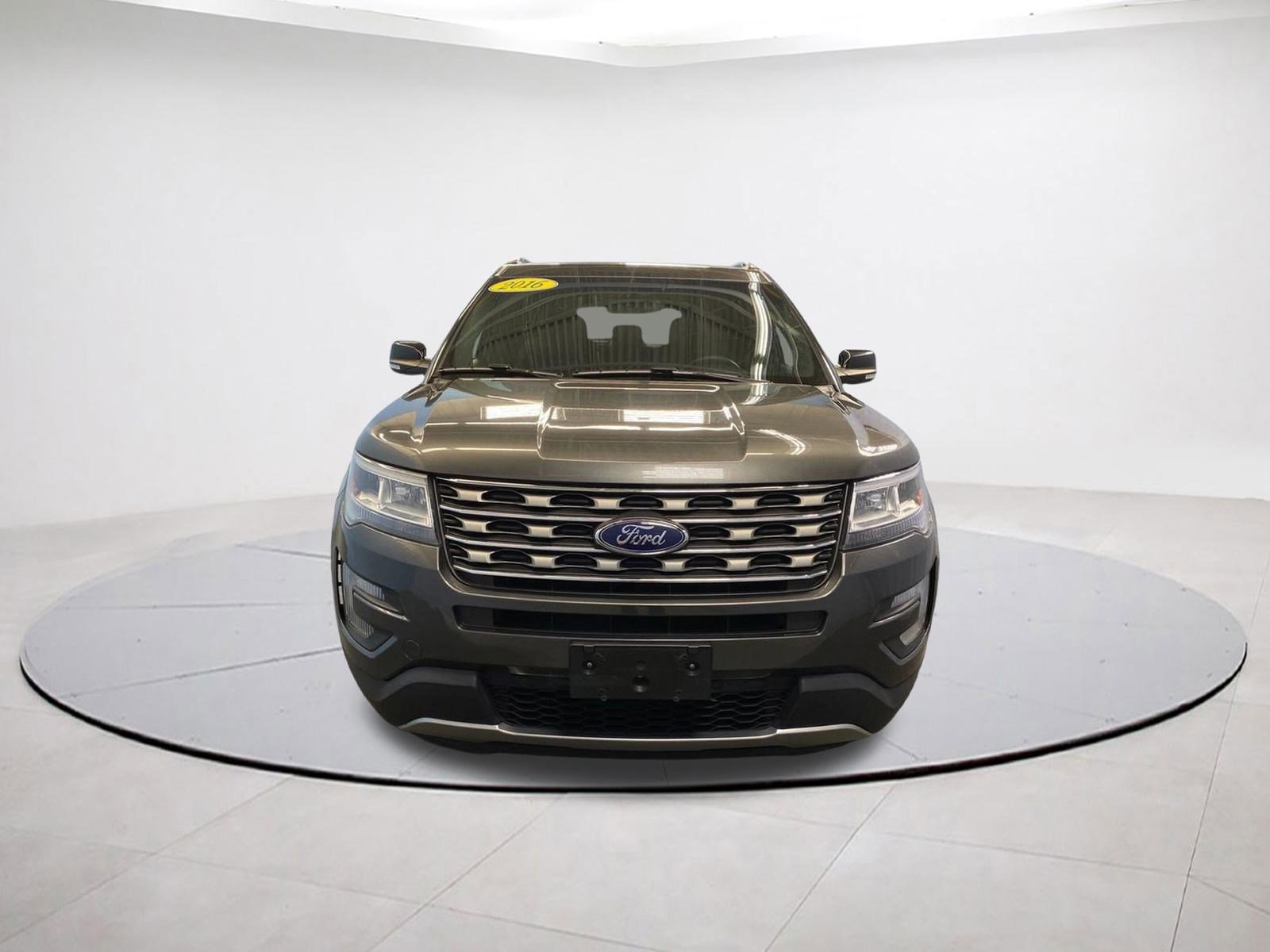 Used 2016 Ford Explorer XLT AWD/4WD image 2